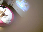 高挑性感的长发美女和网友宾馆见面,开始2人比较拘束,后来把美女扑倒各种干,女说：天啊,我不想做了,别这样,好痛