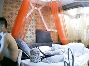 高校附近特色酒店艺校大学生情侣滚床单长发美女开始有点装矜持挑逗一番露出了淫荡一面被狠狠的捅了.