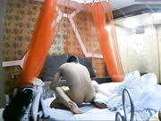 高校附近特色酒店艺校大学生情侣滚床单长发美女开始有点装矜持挑逗一番露出了淫荡一面被狠狠的捅了.