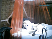 紅帳房偷拍喜歡健身的清純美女被剛認識的健身教練各種動作操了30多分鐘還不射,妹子受不了