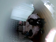 校园附近特色房年轻学生情侣开房爱爱苗条眼镜女友很疯狂女上位猛坐小青年的家伙挺长的