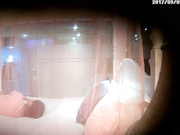 温馨浪漫主题宾馆青春马尾辫大奶美女脱光衣服等屌丝来干略显羞涩后来情绪来了变得很主动口活女上位销魂