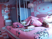 主题酒店：珍稀粉红套房小媳妇被内射完用大块纸夹着逼逼