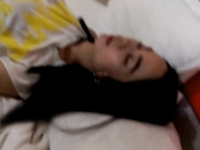 猥琐男冒充摄影师约拍刚毕业不久艺校气质美女拍写真请吃饭时在水里加料弄的呼呼大睡带到宾馆啪啪阴毛浓密