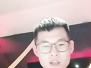 眼镜男主播小磊哥SPA会所嫖妓和女技师玩六九毒龙钻看她舔鸡巴就知道口活特别棒