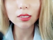 骚气黄头发少妇和炮友户外车震 车后座口交舔逼逼上位骑乘抽插呻吟娇喘