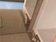 杭州艺术院校文静漂亮的小美女每周都要在酒店被包养她的中年男土豪狠狠干逼,真变态对着镜子边干边拍!