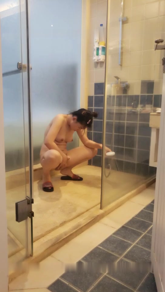 厨房骚扰小骚货 厨房干到床上激情啪啪 十分诱人