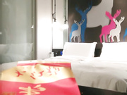 全国探花铁牛哥应观众要求找了个身材不错的兼职女机师差点翻车