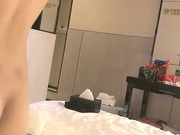 【萝莉和御姐姐妹花】深夜双女互舔啪啪大秀，69口交叠罗汉洗澡上位骑乘，很是诱惑喜欢不要错过