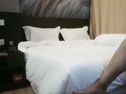 新婚没多久的气质美女酒店和曾经的初恋情人偷情,2人如胶似漆操完又操,美女被操时享受的都快哭出来了,刺激!