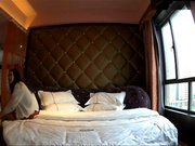 私企小老板家外包养情人小三艺校美腿高颜值大学生约会开房快活换上情趣装拿着道具连续干了2炮