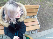 剧情演绎非常火极品爆乳网红美少女伊娃人来人往的公园散步被色男搭讪用高额金钱引诱现场口爆吞精