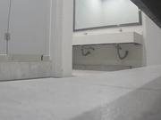 最新流出办公楼厕拍系列 关系不错的两个漂亮闺蜜轮流来送逼