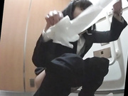 高级写字间全景偸拍多位气质漂亮制服女白领方便还有换衣服的形态各异