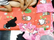 排骨哥艳福不浅出租房玩肏漂亮大学生小女友分开腿使劲吸然后下下到底使劲输出美女表情销魂