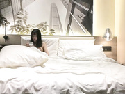 小宝寻花约了个白色T恤苗条身材妹子，舌吻调情沙发上骑坐自己动床上猛操_ev