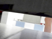 怪盗系列校园坑神溜进国内某所大学女卫生间藏身隔间连续偸拍课间出来方便的学妹赶上几个来大姨妈的