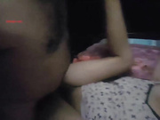 精品福利-经常体验刺激的小夫妻约男同事家中一起玩3P,迫不及待抱起他老婆先在餐桌上干,老公负责拍摄.国语!