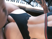 漫长的肛交。他高潮了三次，但还在继续玩APEX传奇。