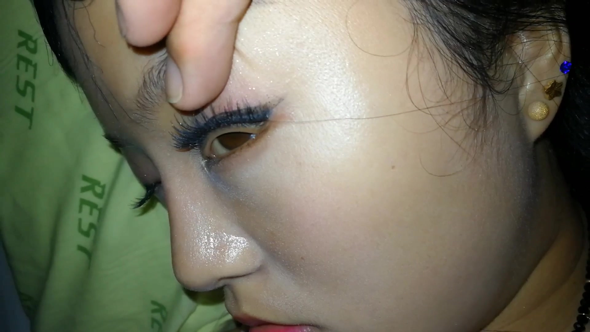 【全網推薦】閨蜜女友宵夜喝高了被帶到酒店開房 穿上絲襪肆意玩弄絕對刺激～1080P高清無水印