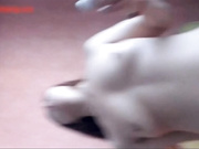 趁女友上班不在不停挑逗她气质漂亮的美女表妹,终于就范床上客厅换着地干,淫叫：不要,我有点不好意思!