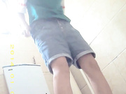 國內某高校公共女廁全景拍攝各式美女學妹如廁噓噓 有個陰毛旺盛的妹子陰唇還挺大 1080P高清原版