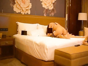 太猛了快给我吧，受不了你了，越啪天然E杯巨乳白富美，被操的大喊让我干死她