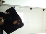 廁拍大神潛入某學院公共女廁拍攝到的各式美女如廁噓噓 有個妹子穿著紅褲衩尿尿看得讓人欲火焚身 720P高清原版