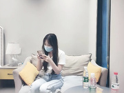 重金约18岁外围学生妹兼职极品少女胴体诱人