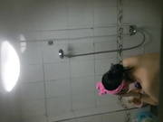 城中村出租屋窗臺上手機拍攝到的幾個白領小姐姐衛生間裏沐浴更衣 雪白肌膚堅挺美乳看得讓人欲火焚身 720P高清原版