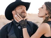 精彩野性西部人妖对西部牛仔双枪室外疯狂操菊