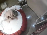 情趣酒店摄像头监控TP白发老头和年轻情妇啪啪动作勇猛喜欢插嘴