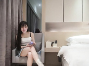 小宝寻花高颜值牛仔裤萌妹舔弄口交骑坐