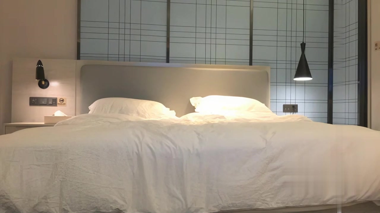 小宝寻花约丸子头甜美萌妹舌吻互舔调情骑乘