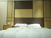 极品牛仔裤外围坐在身上调情舌吻摸奶猛操